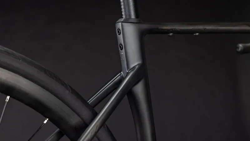 Cube Attain C:62 Race Road Bike In Blackline-6